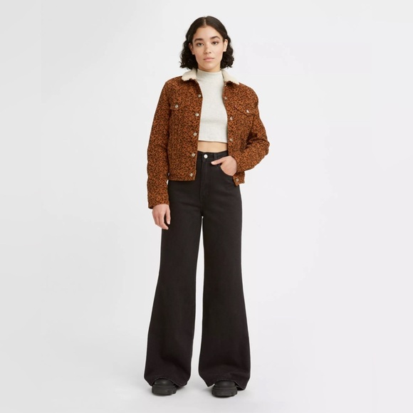 Levi’s • Black High Loose Flare Jeans - Picture 1 of 10